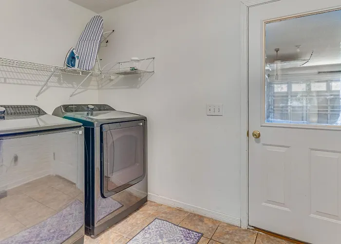 W/ Large Yard: 4 Mi To Pensacola