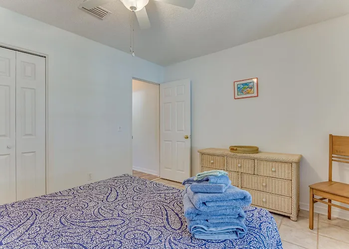 W/ Large Yard: 4 Mi To Holiday home Pensacola