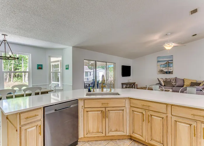 W/ Large Yard: 4 Mi To Pensacola