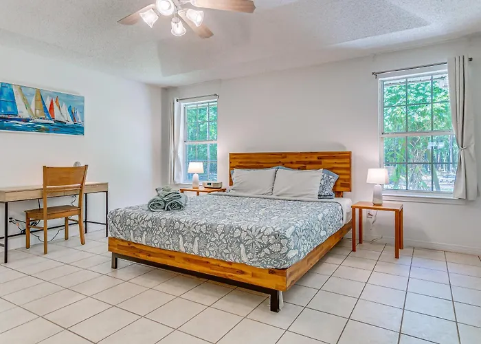 W/ Large Yard: 4 Mi To * Pensacola
