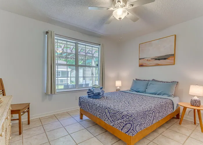 W/ Large Yard: 4 Mi To Pensacola
