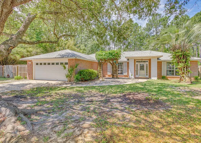 W/ Large Yard: 4 Mi To * Pensacola