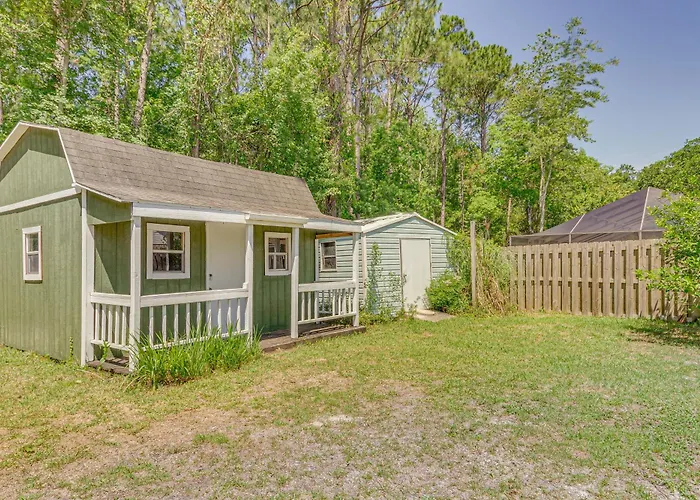 W/ Large Yard: 4 Mi To Holiday home Pensacola